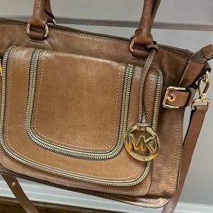 Mk bag with wallet!! Excellent condition.